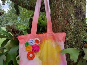 tote bag bordada de forma artesanal